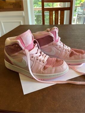 Nike Air Jordan 1 Mid Digital Pink Youth sz 5.5